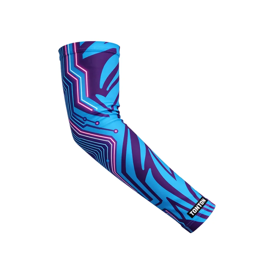 TONTON-Trainingsarmstulpen in Blau & Lila mit geometrischem Tech-Design – atmungsaktive Kompressions-Stulpen mit Vollsublimation